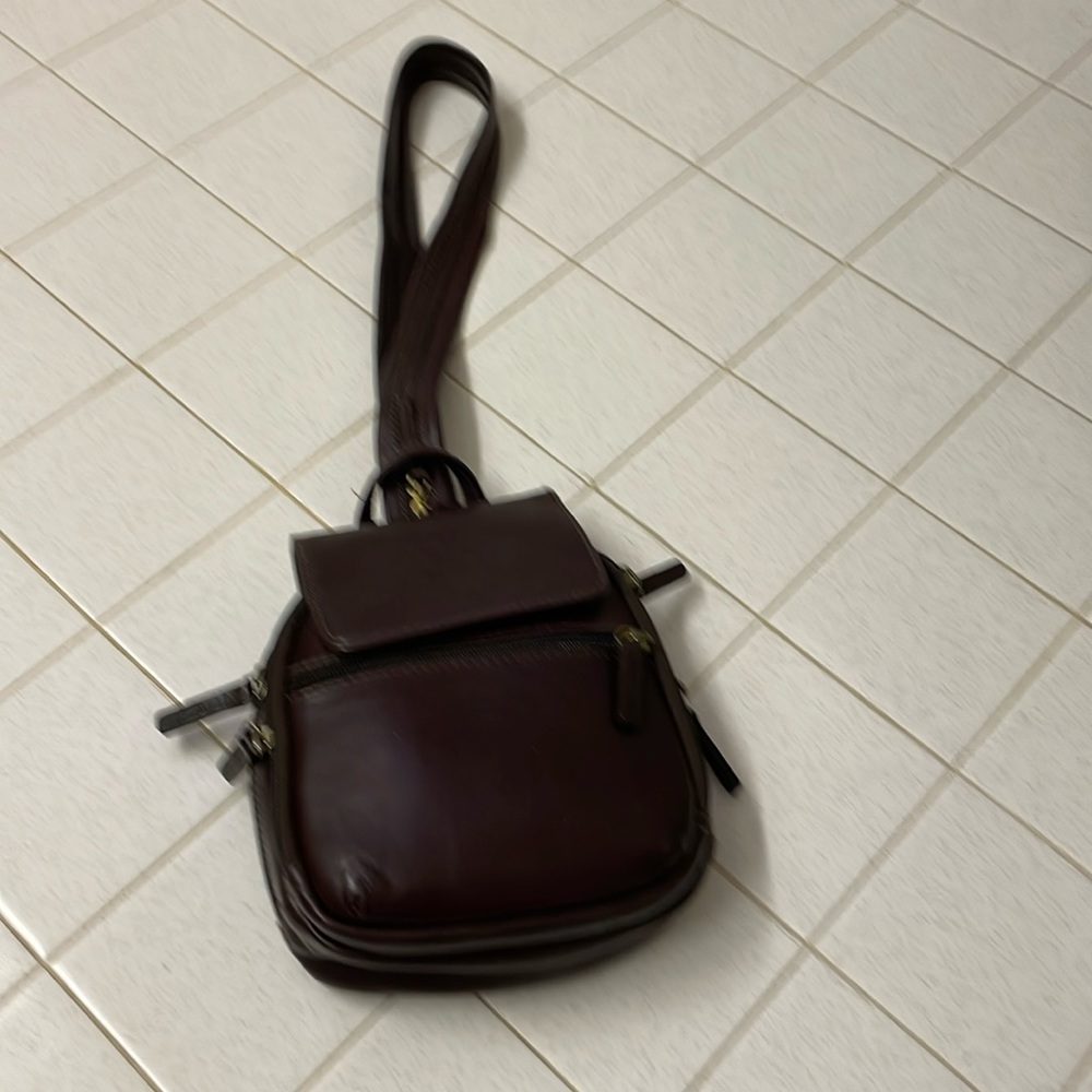 Leather backpack bag with zipper strap